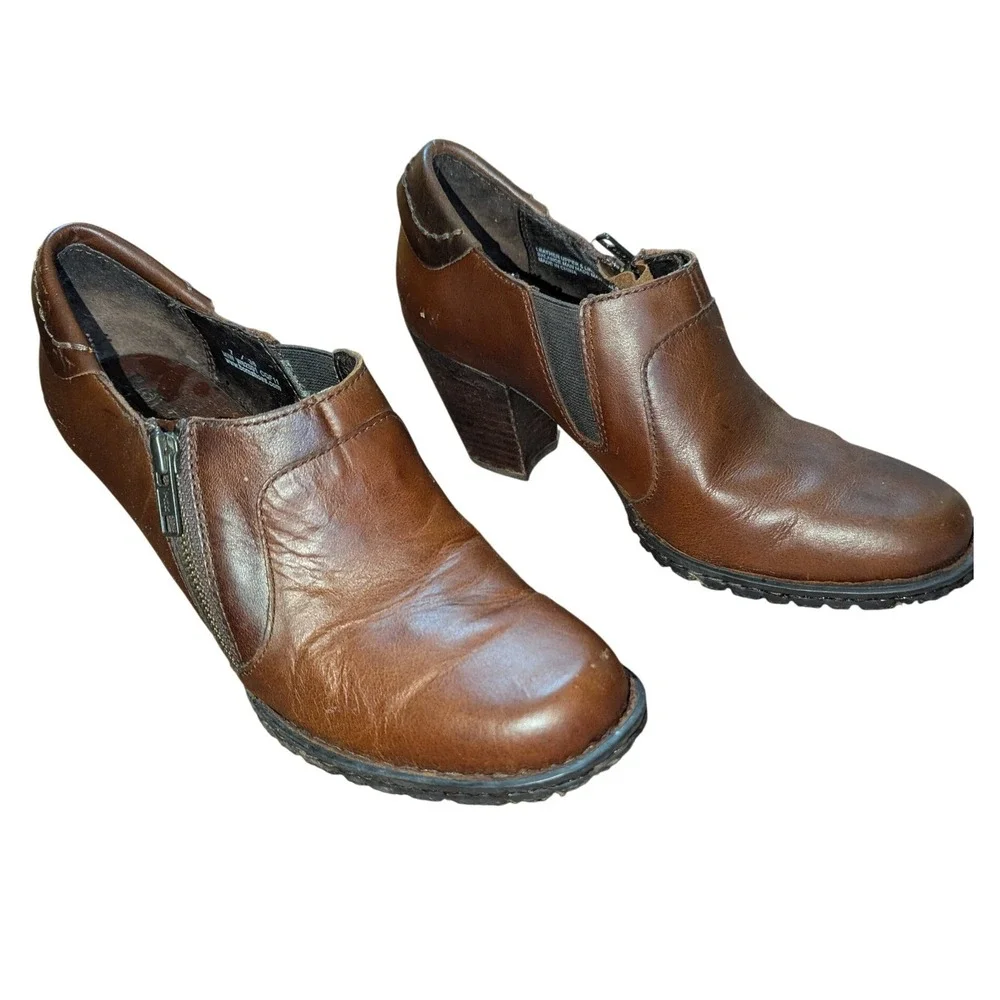 Born Caramel Brown Leather Ankle Booties Side Zip Stacked Heel Womens 7‎